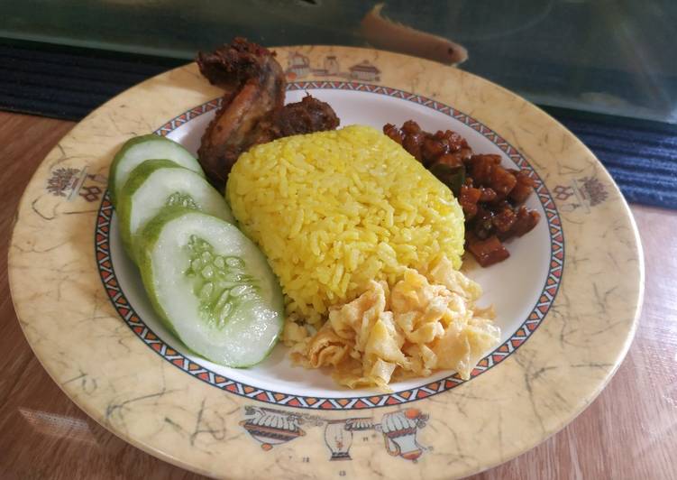 makanan Nasi kuning magic com bybundabi Anti Gagal