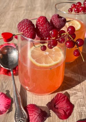 Une photo de Soupe de champagne aux framboises Saint valentin