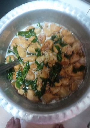 A picture of Dahi phulkiyan.