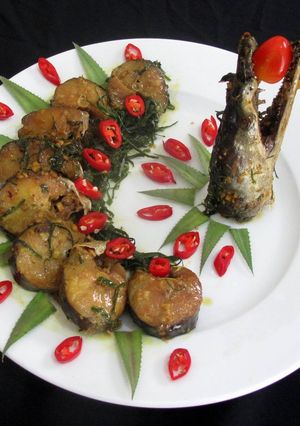 Hình của món Cá lạc kho sả nghệ.