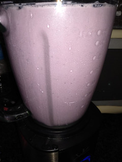 Una foto de Batido de frutas de la pasión con avena y semillas de chía