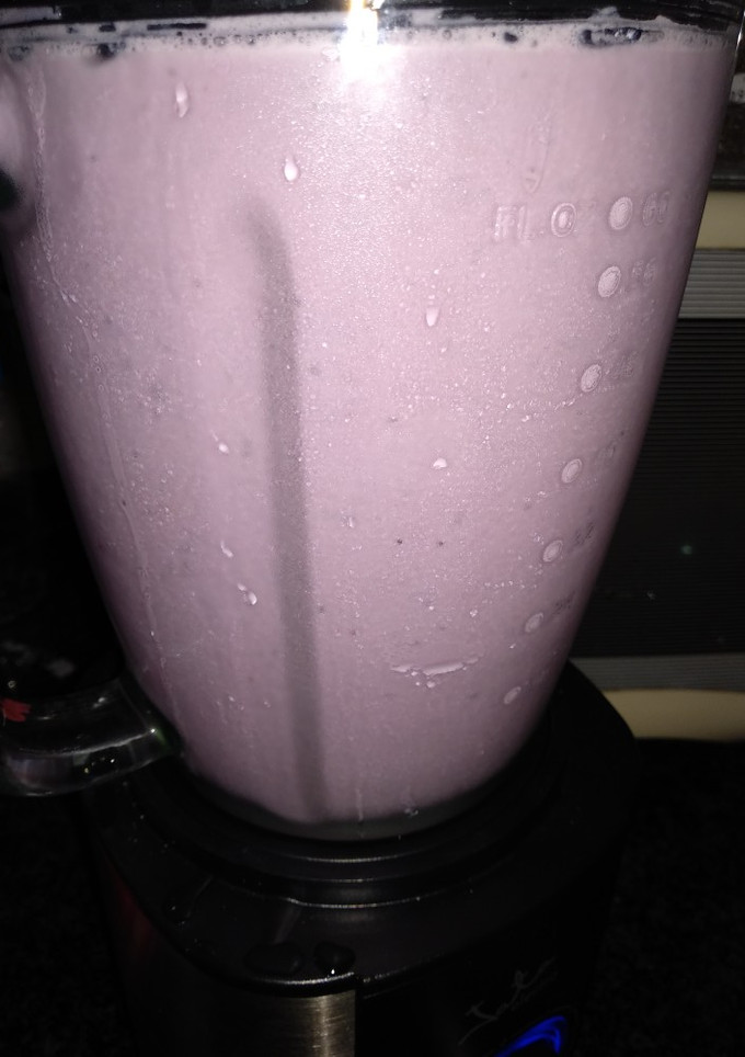 Una foto de Batido de frutas de la pasión con avena y semillas de chía