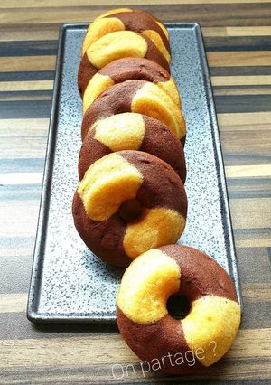 Une photo de Donuts marbrés