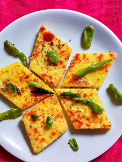 લાઈવ ઢોકળા(live dhokala recipe in gujarati) રેસીપી મુખ્ય ફોટો