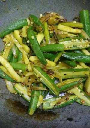 A picture of Kairi Bhindi (Okra with raw mango).