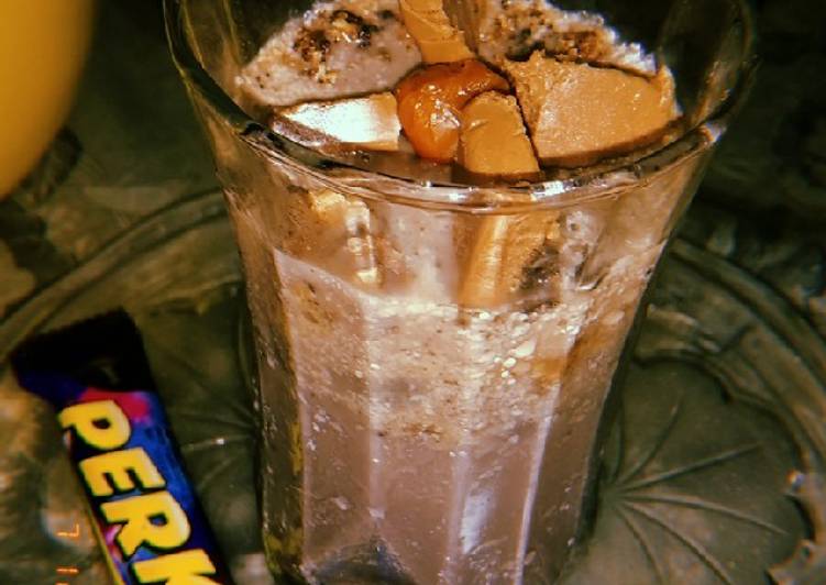 Steps to Make Homemade Chocolate shake 🍫