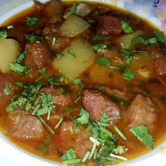 A picture of Aloo gosht.