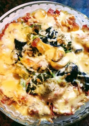 Una foto de Gratinado de pollo con jamón natural y verduras (keto)