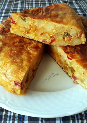 Foto principal de Tortilla con pimientos del piquillo y chorizo #platounico