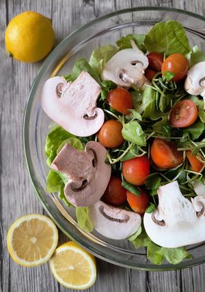 Una foto de Ensalada de lechuga colorida