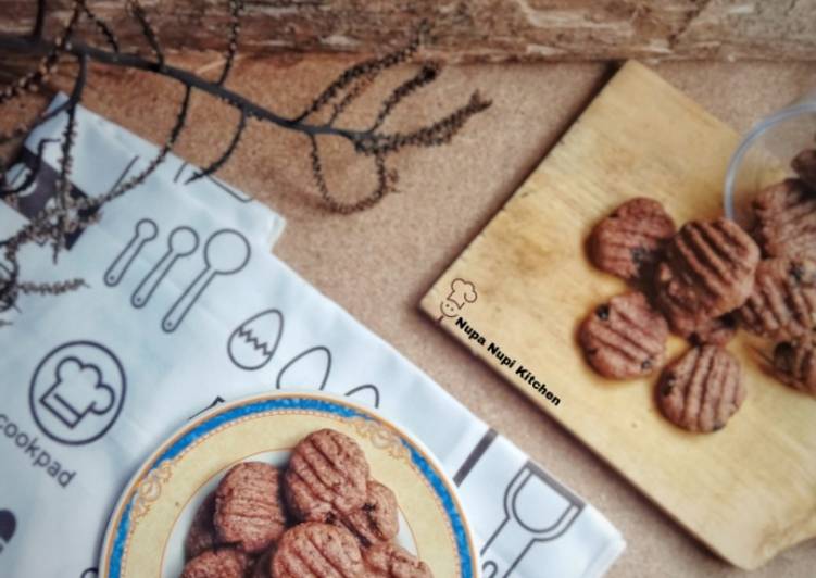 Cara Gampang Menyiapkan Choco Kismis Cookies, Sempurna