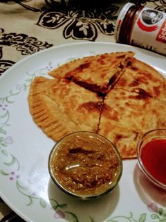 स्वादिष्ट पिज़्ज़ा पराठा (Swadisht pizza paratha recipe in hindi) रेसिपी मुख्य फोटो