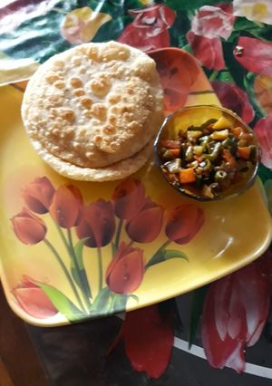A picture of মুশুর ডালের পুরি।.