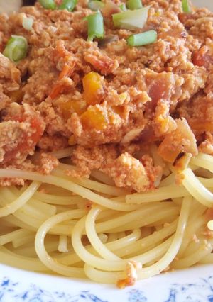 A picture of Spaghetti with scrambled egg.