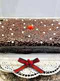 Pastel borracho de zanahoria con relleno y cobertura de chocolate negro