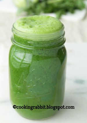 A picture of Green healthy juice.