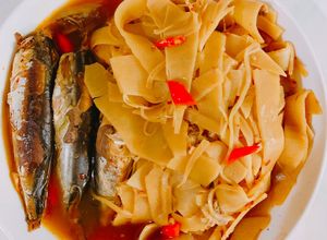 Hình của món Cá nục kho măng.