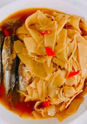 Hình của món Cá nục kho măng.