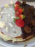 Naked Cake de Brigadeiro, beijinho e morangos