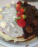 Naked Cake de Brigadeiro, beijinho e morangos
