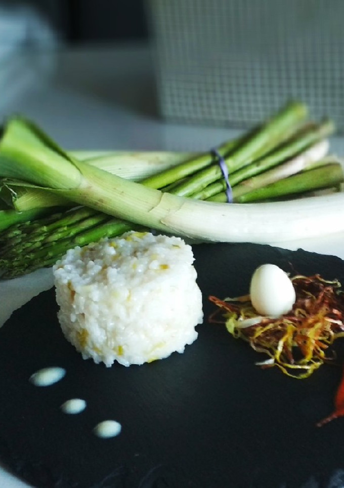 Una foto de Arroz con puerro y su crujiente