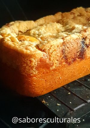 Una foto de Budín con duraznos de estación y crumble + Plus!