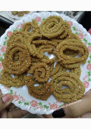 મલ્ટીગ્રેન ચકરી (Multigrain Chakri Recipe In Gujarati) રેસીપી મુખ્ય ફોટો