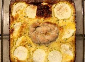 O poză a rețetei Quiche cu brânză de capră și dovlecei.