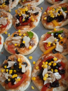 صورة لوصفة ميني بيتزا 🍕🤷🏻♀️