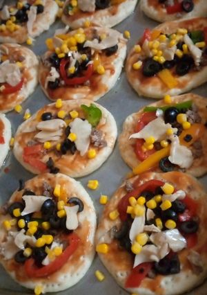 صورة لوصفة ميني بيتزا 🍕🤷🏻‍♀️