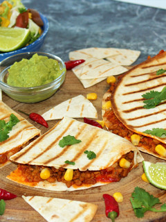 Una foto de Quesadillas veganas con proteína de guisante texturizada