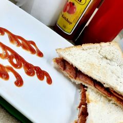 A picture of Chicken Franks Sandwich 😋😋.