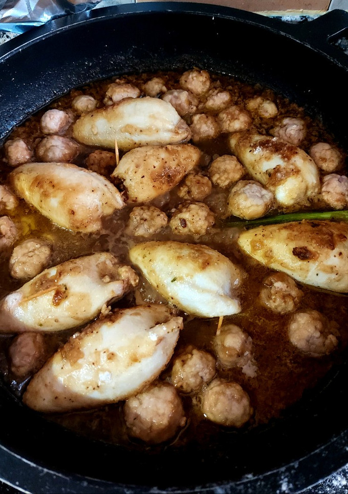 Una foto de Calamares rellenos con albóndigas