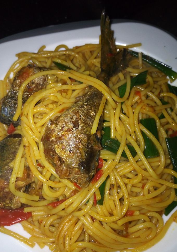 A picture of Spaghetti with smoked fish.