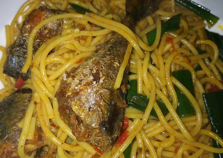 Spaghetti with smoked fish