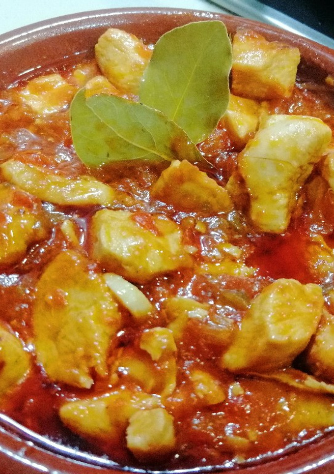 Una foto de Pechugas en salsa de tomate
