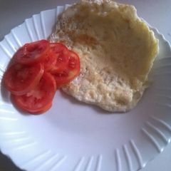 A picture of Omelette with tomatoes.