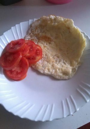 A picture of Omelette with tomatoes.