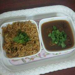 A picture of Manchurian and fried rice.
