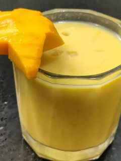 दूध आम रस (doodh aam ras recipe in Hindi) रेसिपी मुख्य फोटो