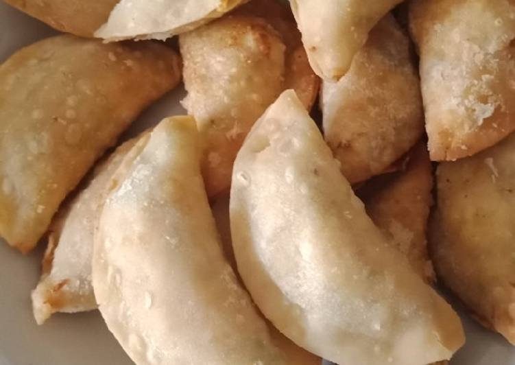 Pangsit goreng isi tahu telur