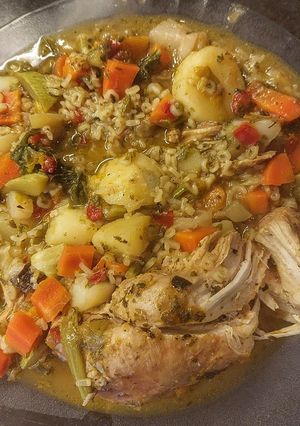Una foto de Ensopadito de verduras con mini fideitos y pollo 💯