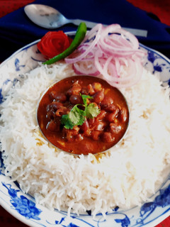 कश्मीरी राजमा (kashmiri Rajma recipe in Hindi) रेसिपी मुख्य फोटो