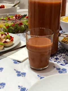 Una foto de Gazpacho con frutas de verano