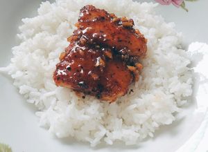 Hình của món Cá chiên sốt mật ong gừng.