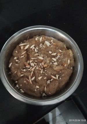 A picture of Singhade ka halwa.