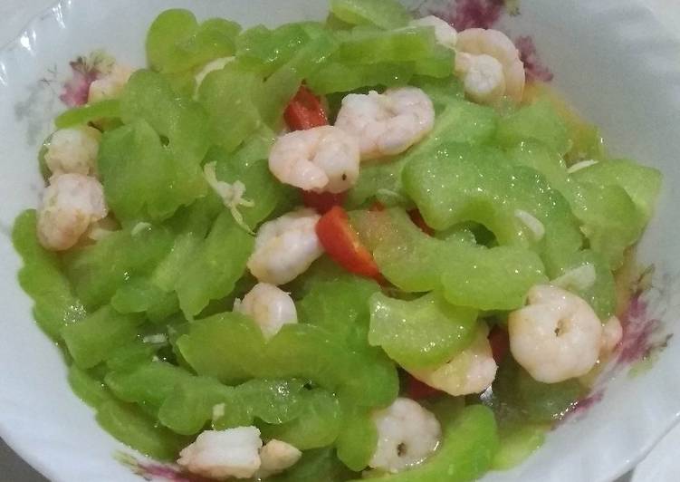 Recipe: Delicious Tumis Pare Campur Udang