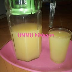 A picture of Ginger and lemon drink.