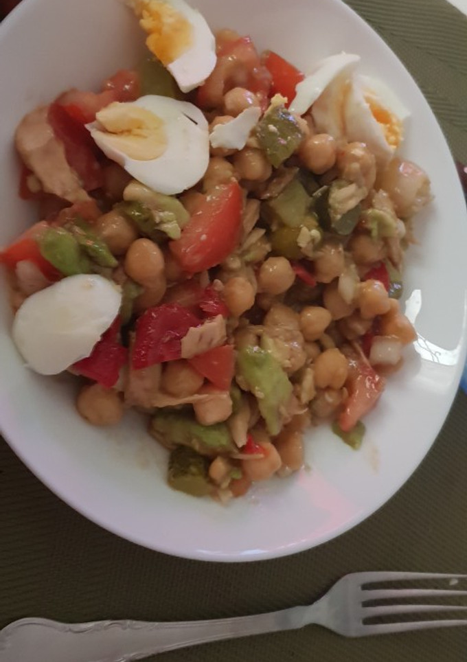 Una foto de Ensalada de garbanzos