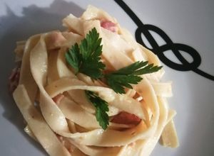Una foto de Tallarines a la carbonara